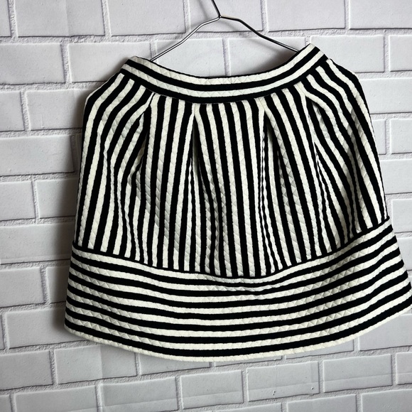 XHILARATION Black and White Striped Women's skirt / size SP - Picture 2 of 9